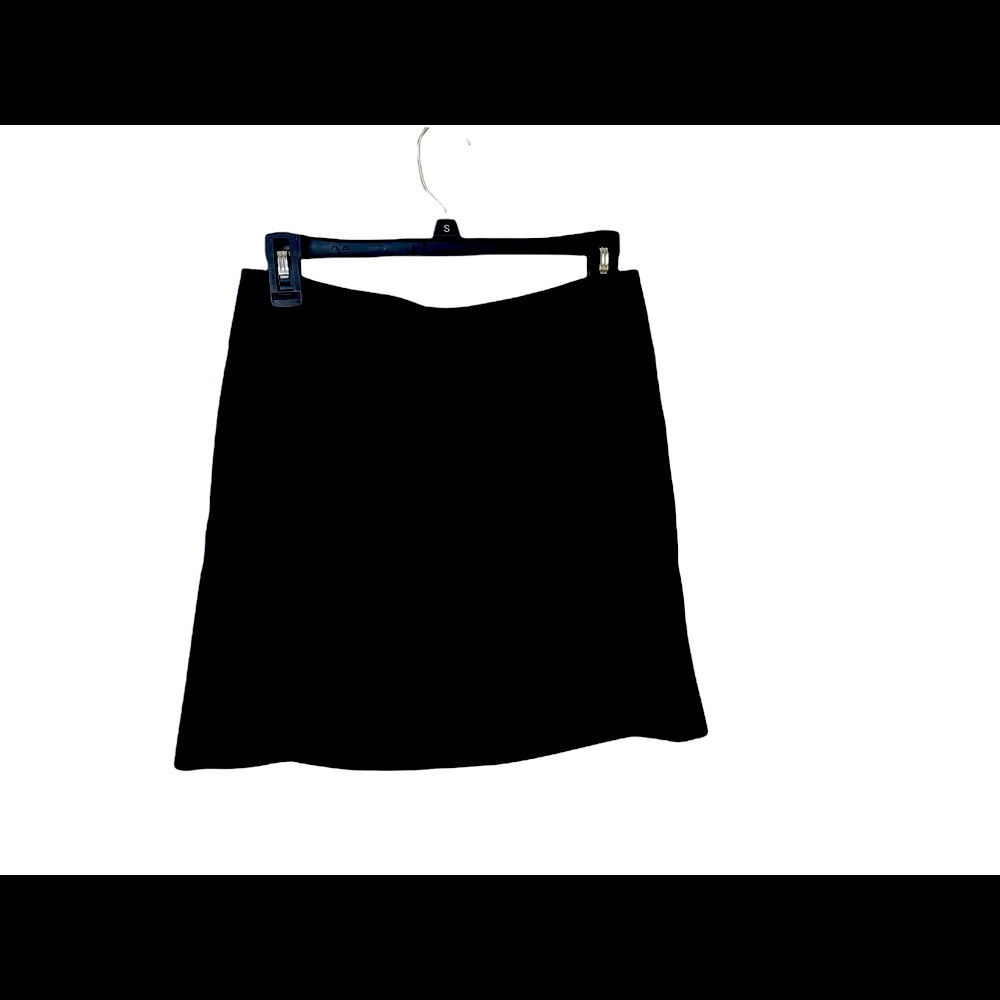 Black Skirt from the Loft. Size 0 , 17 inches long.